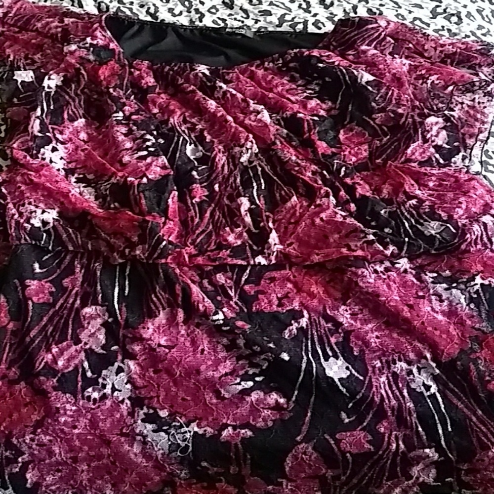 22/24 Style & Co red flowered stretch shirt
